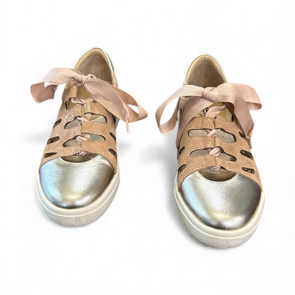 Vaneli Sport Odar Cut Out Sneaker With Ribbon Laces Size 8 - Picture 2 of 10